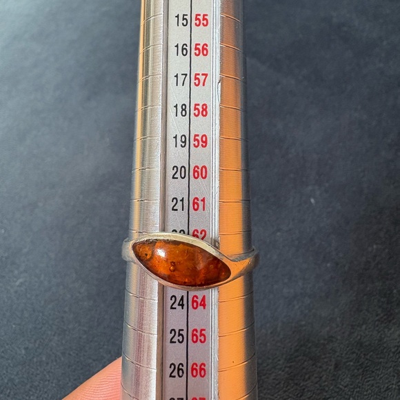 Silver 925 Ring with Amber color detail - Picture 1 of 6
